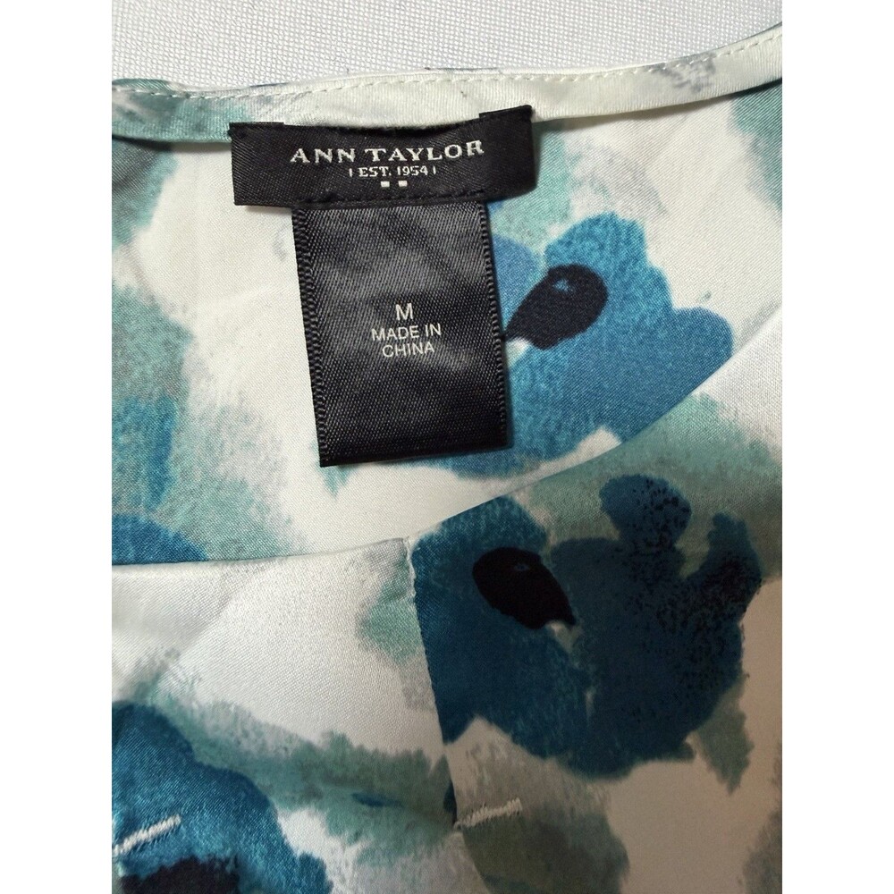 Ann Taylor Blouse Blue Floral Size Medium Satin/Silky Feel Dressy Top Workwear - Picture 4 of 7